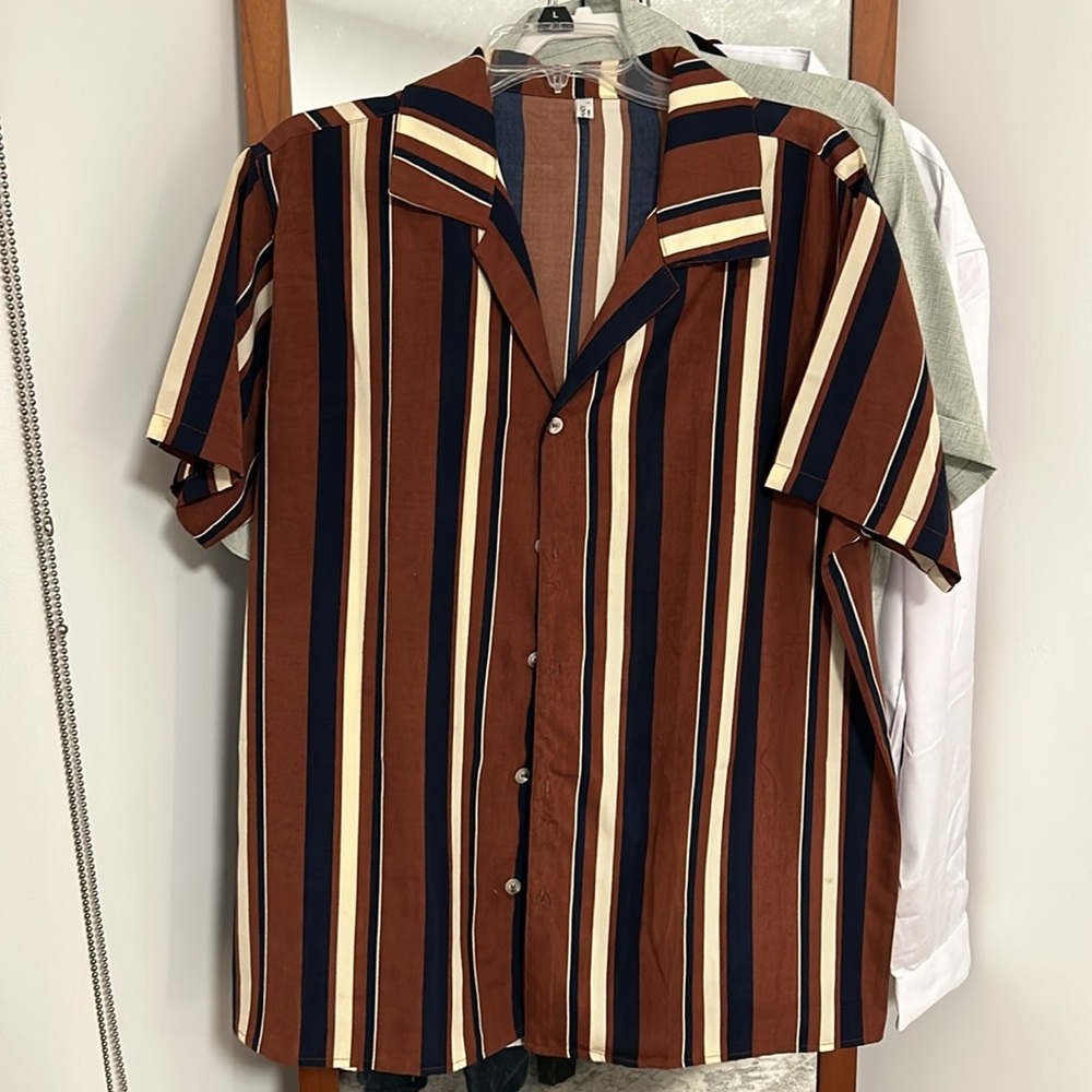 Short sleeve button down - Picture 3 of 3